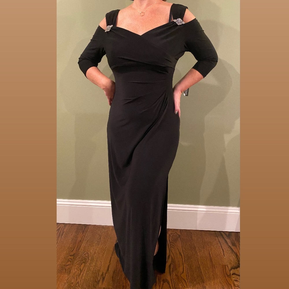 Open Shoulder Gown 🖤